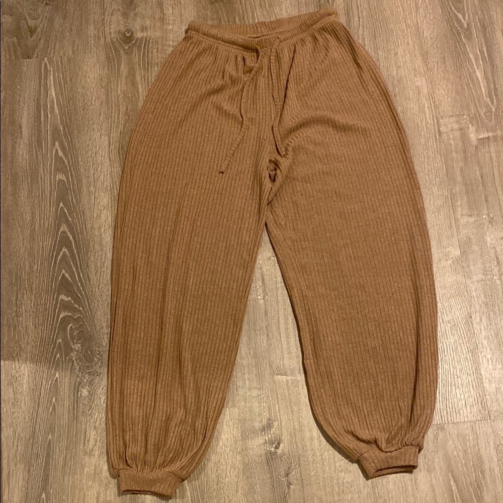 Woman’s Brown Ribbed Pants